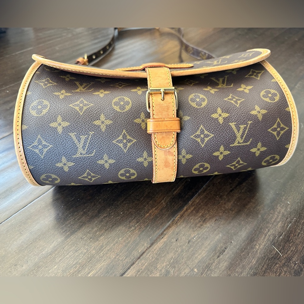 Louis Vuitton Brown Monogram Crossbody with Tan Trim - Picture 3 of 11